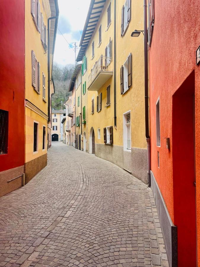 Elegantes Haus in der Altstadt Caslano Exterior foto